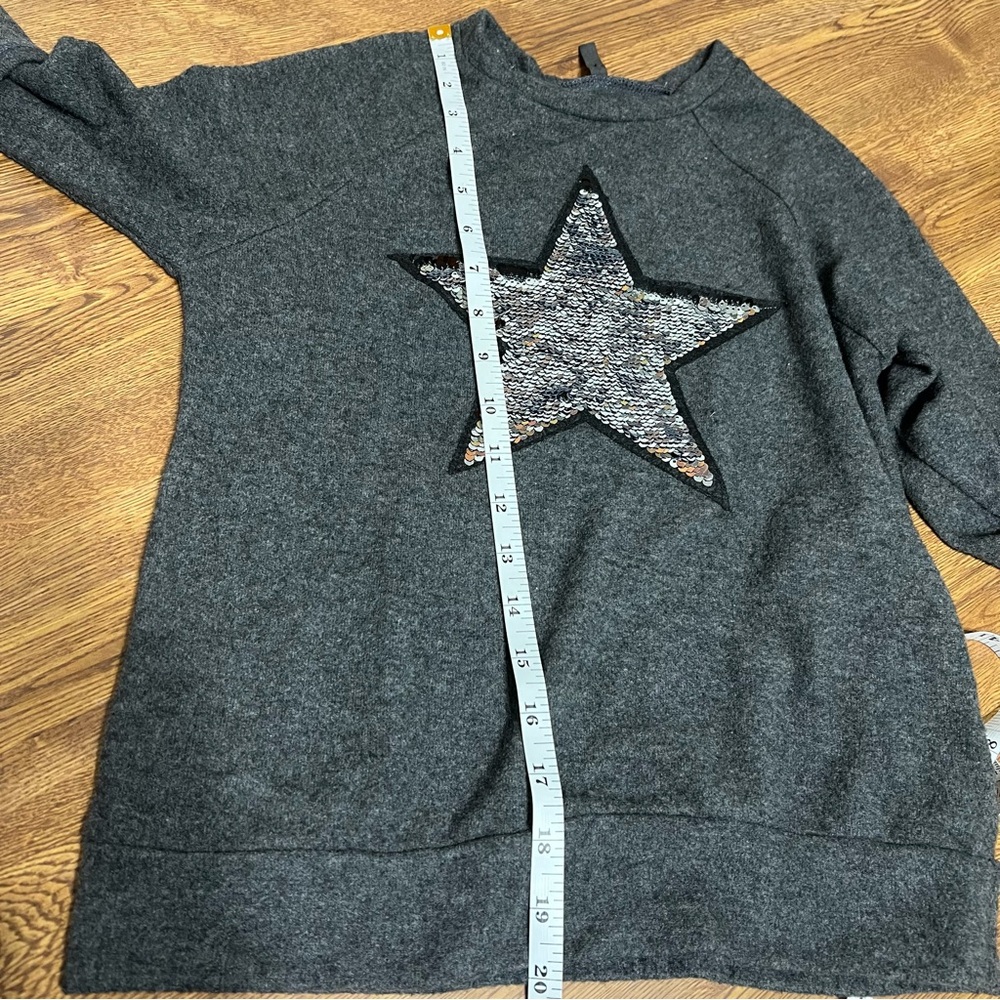 Ladies Revelation brand “flip” Sweater size medium - Picture 13 of 13